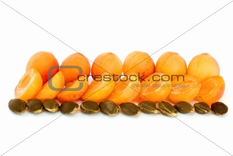 Few whole apricots and some halves with kernels 