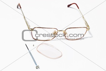 Glasses with parts isolated