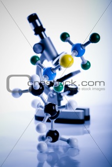 Microscope and atom