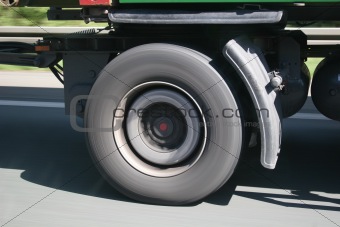 LKW Reifen in Fahrt - truck wheel on the move