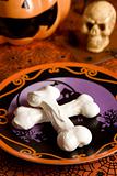 Halloween meringue bones