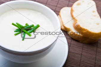 Fresh asparagus soup with bread
