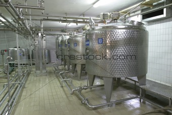 temperature controlled pressure tanks in factory