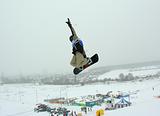 snowborder jumping