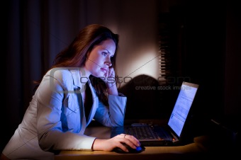 Beautifil lady is surfing the internet late