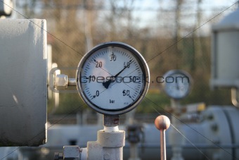 Gauges, tanks and tubes