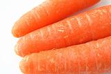 three carrots clouseup