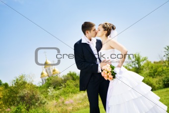 kiss of bride and groom