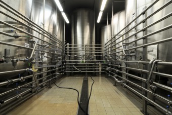 Stainless steel reservoirs for beer