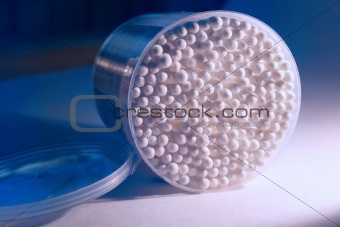 Cotton cleaning sticks in plastic box