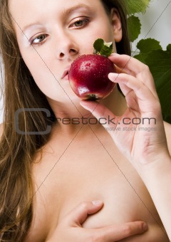Beautiful young woman portrait with apple