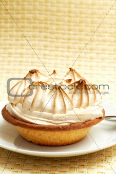 Mini lemon meringue cake