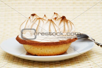 Miniature lemon meringue cake