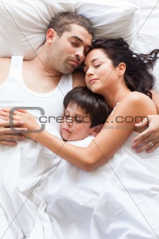 Nice familiy sleeping together
