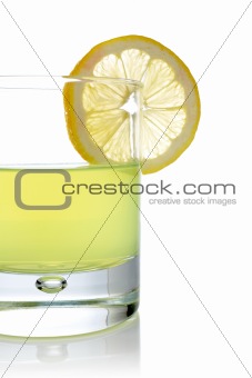 Fresh lemon juice with a slice
