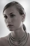 desaturate lady with pearl