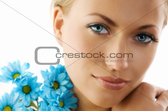 blue eyes and blue daisy