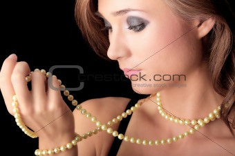 Woman with a pearl necklace 