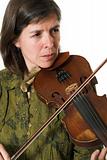 woman playing violon