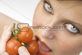 eating tomato
