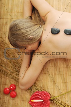 Massage with hot volcanic stones 
