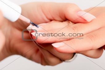 Painting finger nails