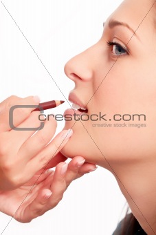 Applying lips contour 