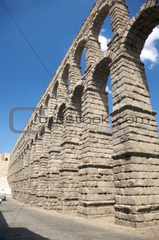great roman segovia aqueduct