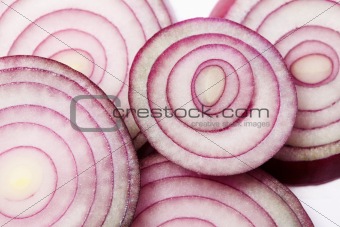 Red onion slices
