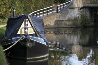 narrow boat on grand union canal