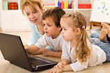 Family online - kids learning the use of computers