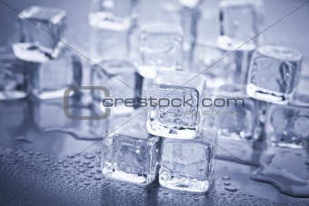 Transparent ice cubes