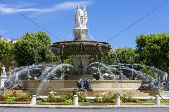 fountain at La Rotonde