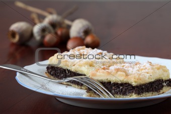 Poppy seed and hazelnut crumble cake