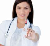 Professionnal female doctor holding a syringe 