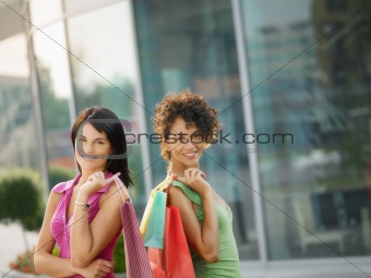 friends with shopping bags