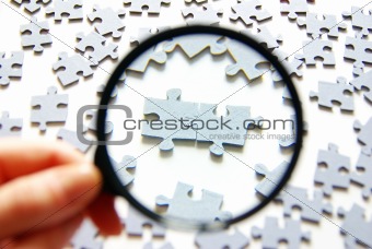  magnifying glass and puzzle 