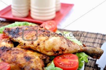 Roasted chicken drumsticks and vegetables 
