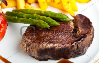 grilled steak with green asparagus