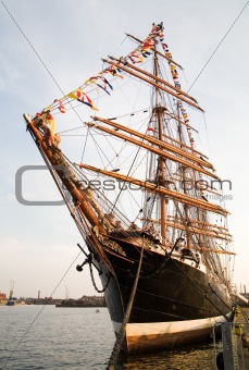 the biggest sailing ship in the world