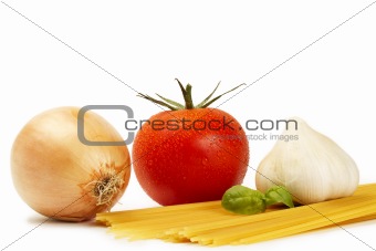raw spaghetti with tomato, basil, garlic and onion