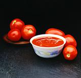 Six tomatoes tomatoes for a souce