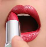 Applting lipstick