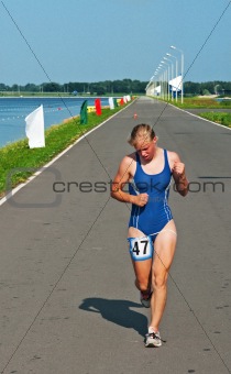 sportwomen run on hot day