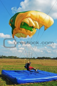 Landing of the parachutist