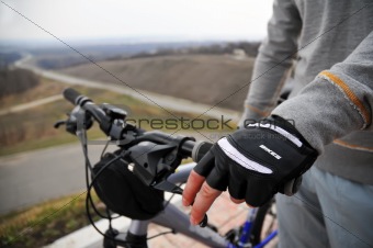 Hands on a bike handlebar