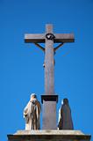 cross between statues