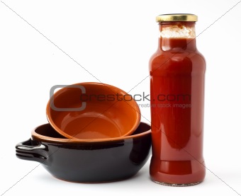 Tomato sauce and terracotta pots