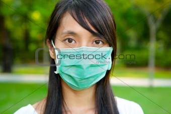 woman wear facemask outdoor 