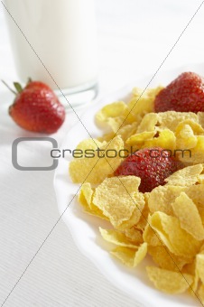 cereals with milk and strawberries